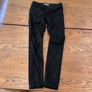 DL1961 Chloe Skinny Size 7 with ripped knees design
